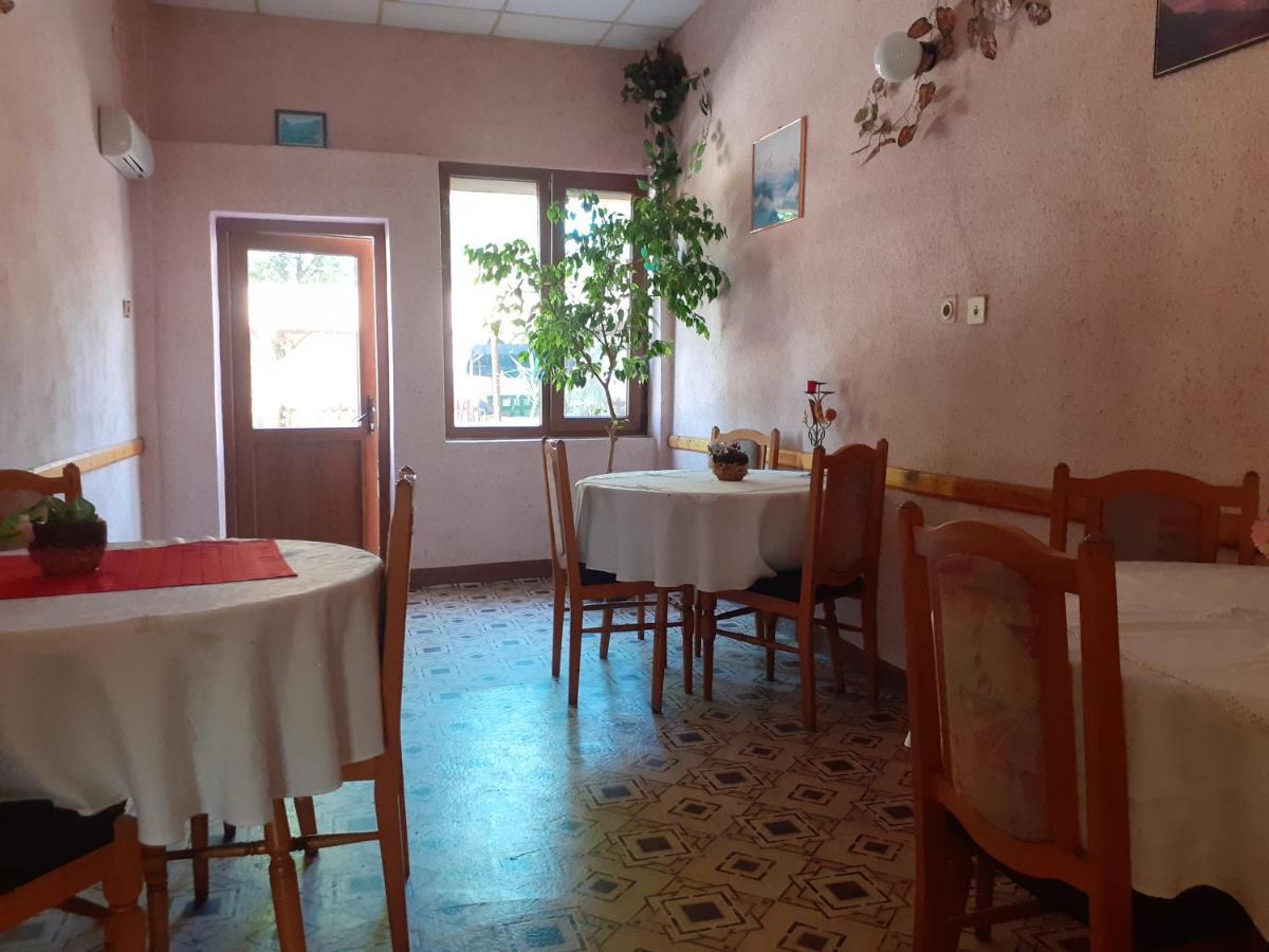 Guest House Edelvais Dve Mogili Exterior foto