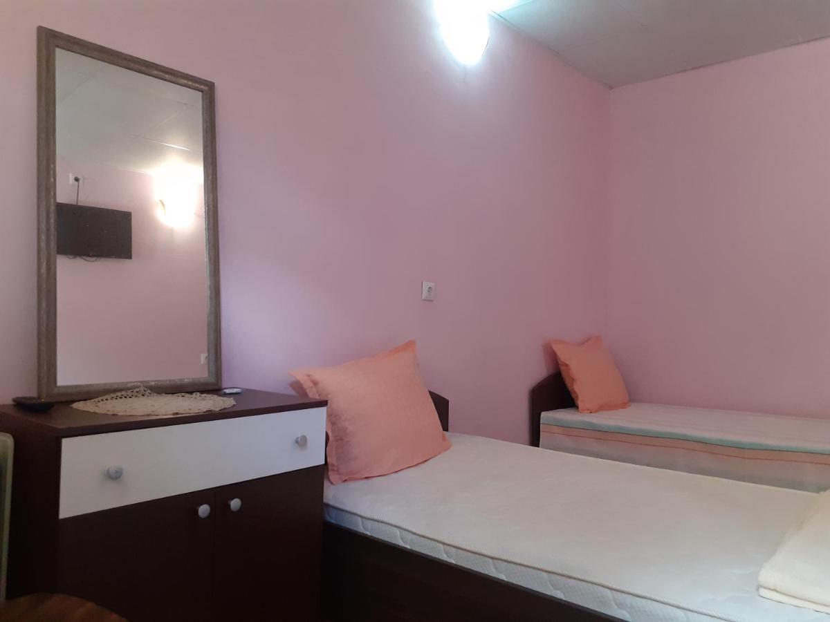 Guest House Edelvais Dve Mogili Exterior foto