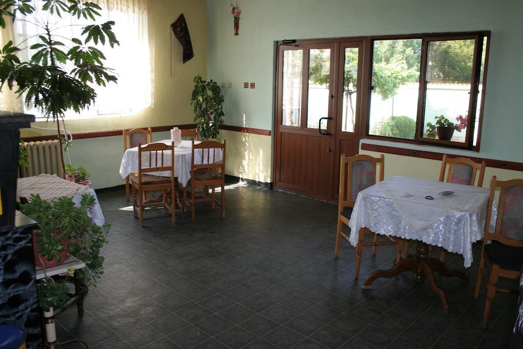 Guest House Edelvais Dve Mogili Exterior foto