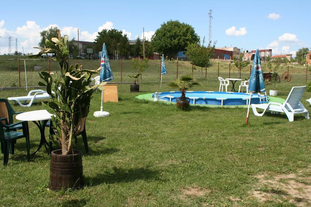 Guest House Edelvais Dve Mogili Exterior foto