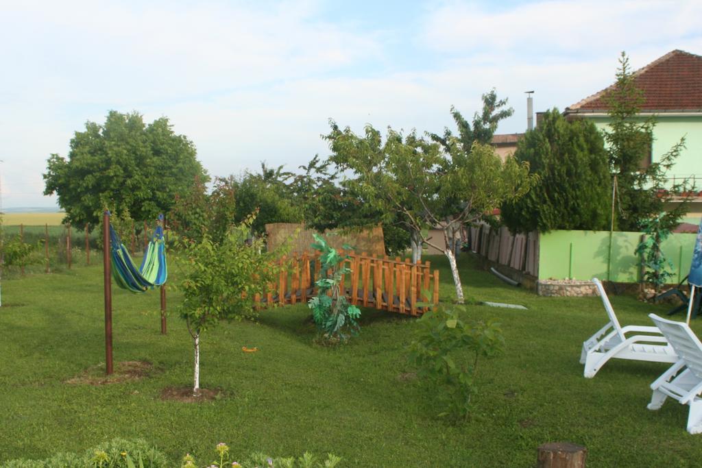Guest House Edelvais Dve Mogili Exterior foto